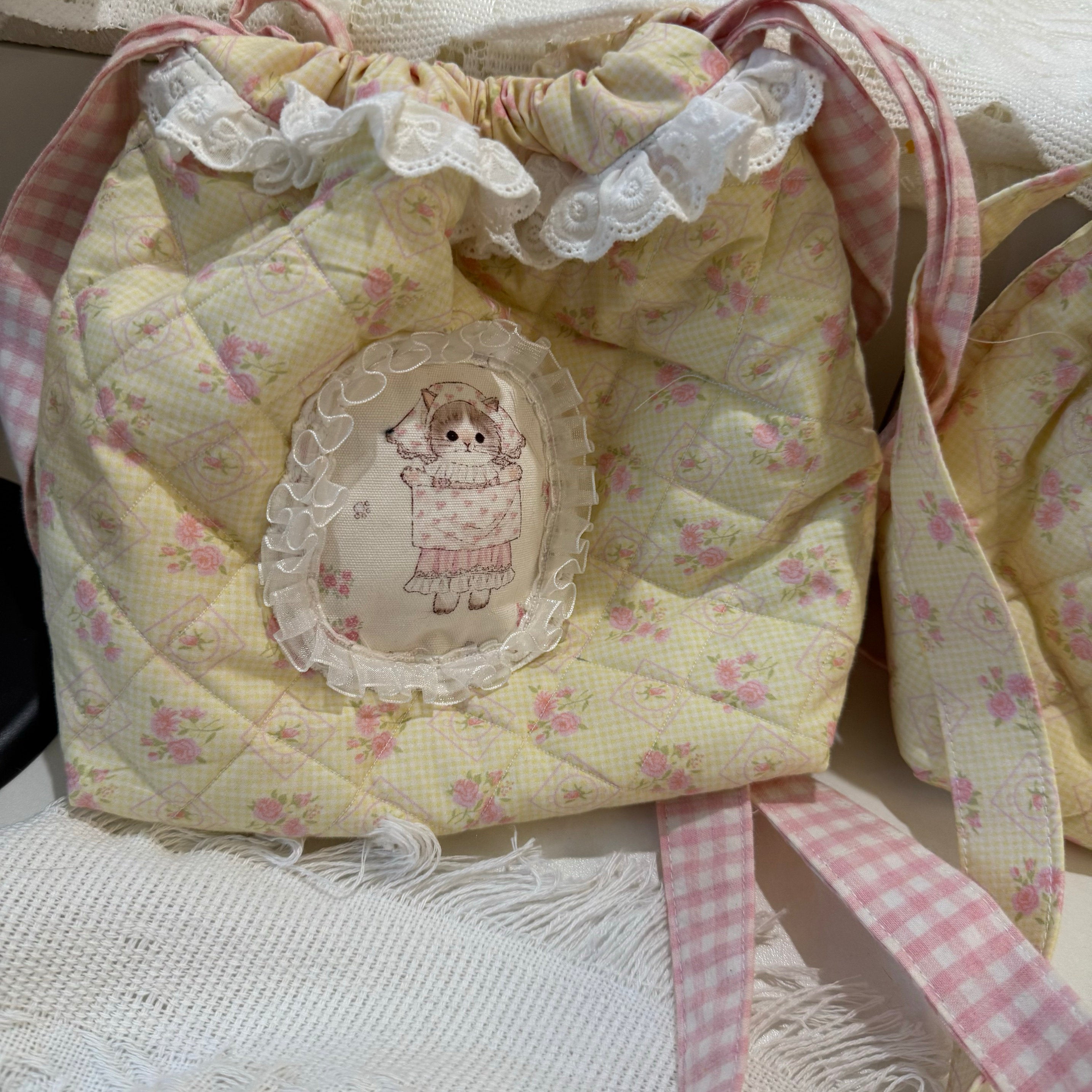 Bibi Bobbin, Korean imported original design, niche design, floral diagonal cross, small bundle bag, cute