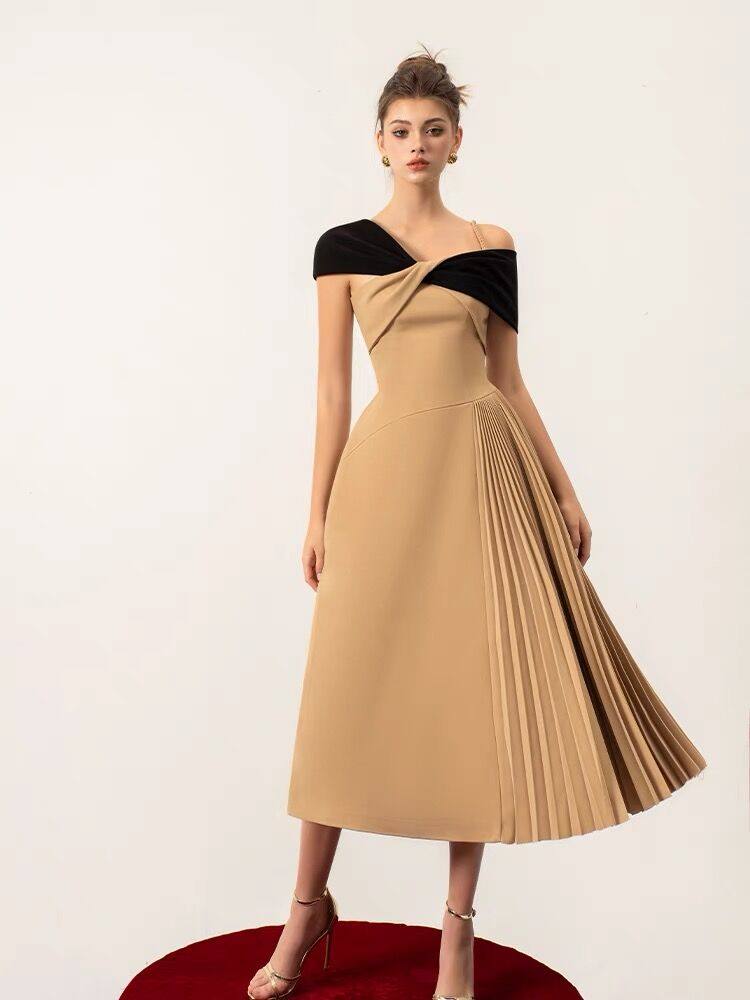 2024 Summer Vietnamese Niche Design Off-the-Shoulder Waist Dress Rich Daughter High-end Exquisite Pleated Long Skirt