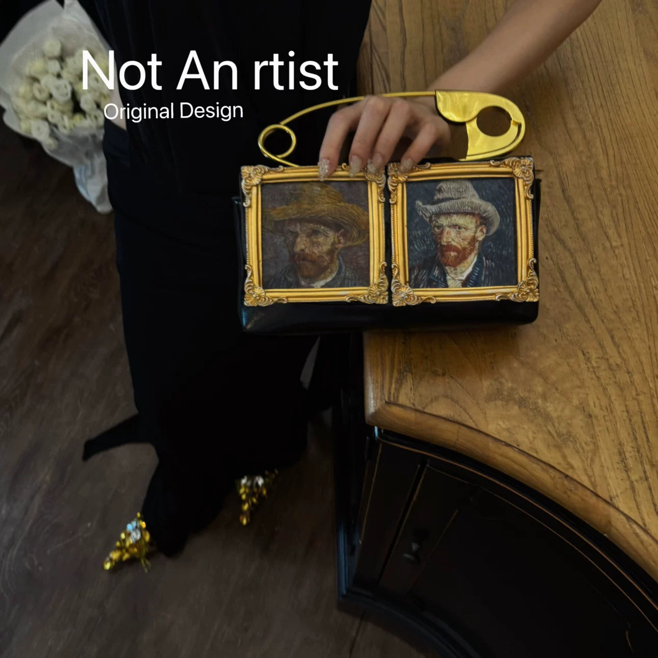 An art exhibition in your hand! Van Gogh's self-portrait creative pin clutch in the museum