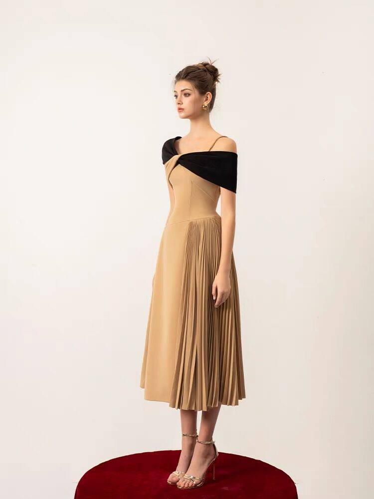 2024 Summer Vietnamese Niche Design Off-the-Shoulder Waist Dress Rich Daughter High-end Exquisite Pleated Long Skirt