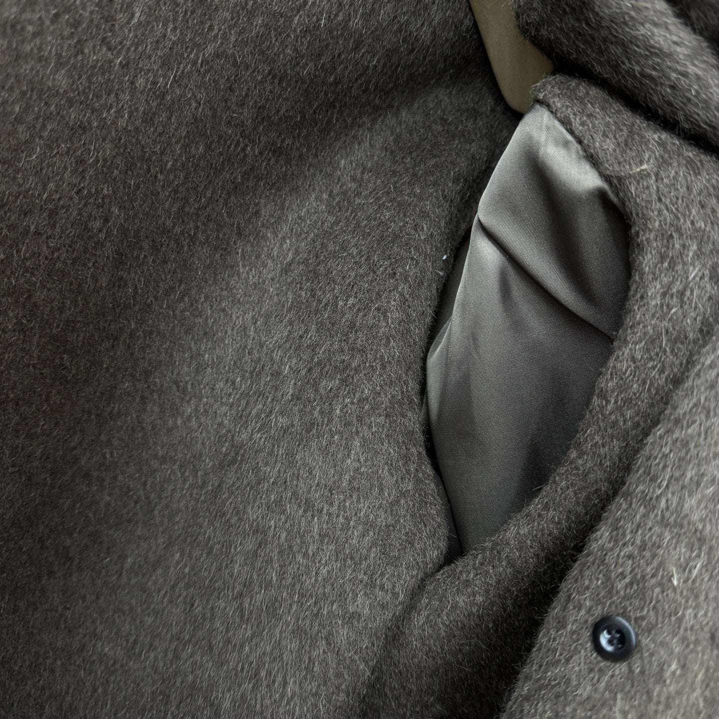 M family yak velvet latte coffee color reversible wool coat women's mid-length woolen jacket Song Yuqi is the same style