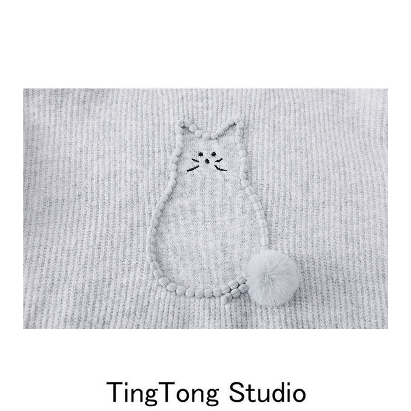 Cat pattern crew neck gray sweater women's new versatile sweet and loose pullover knitted top for autumn and winter 2025