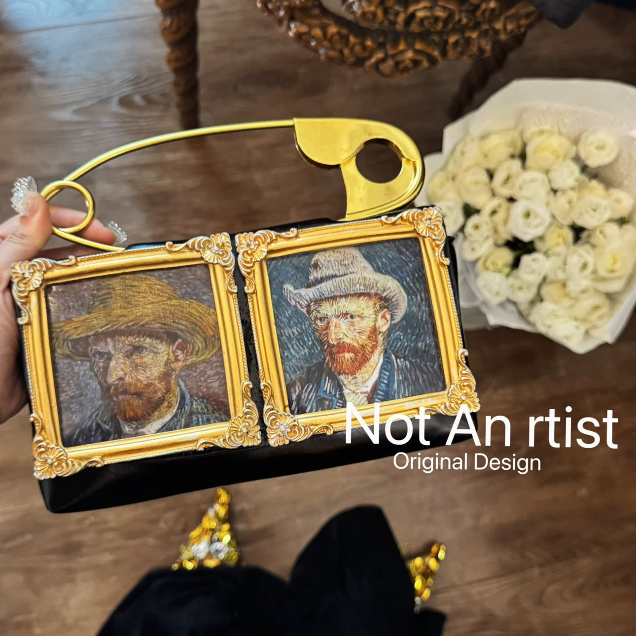 An art exhibition in your hand! Van Gogh's self-portrait creative pin clutch in the museum