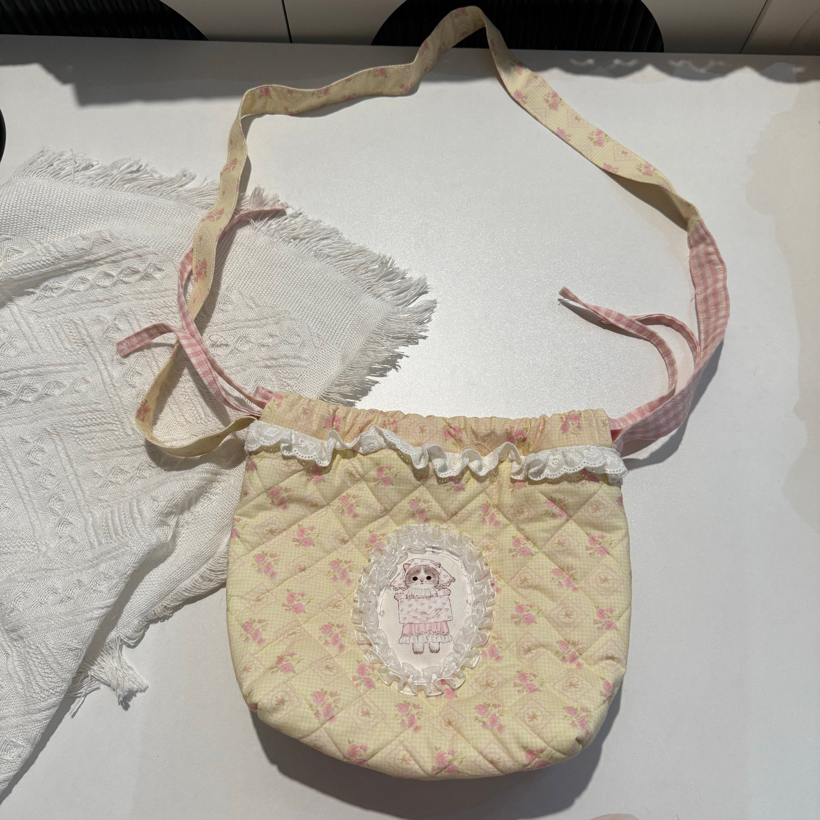 Bibi Bobbin, Korean imported original design, niche design, floral diagonal cross, small bundle bag, cute