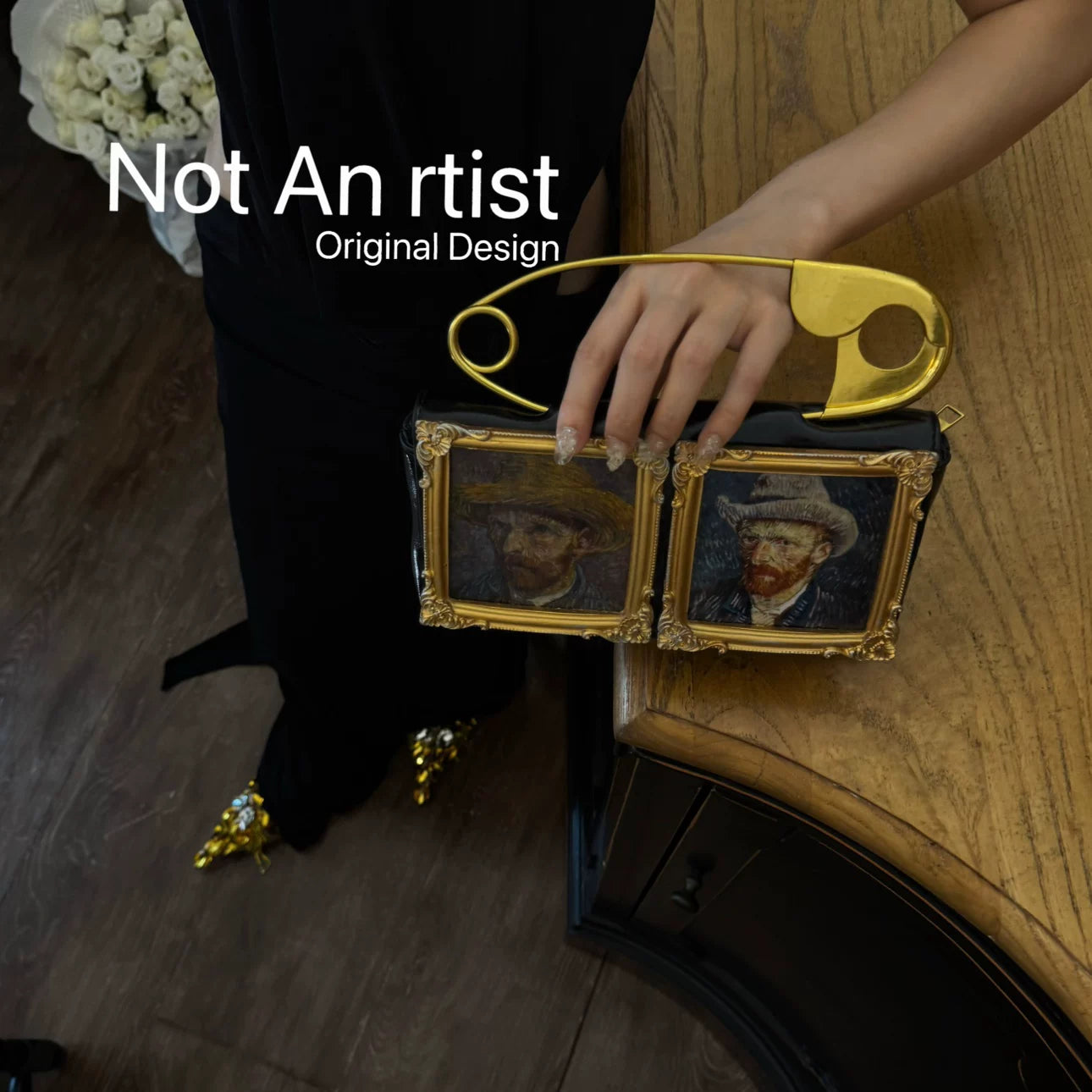 An art exhibition in your hand! Van Gogh's self-portrait creative pin clutch in the museum