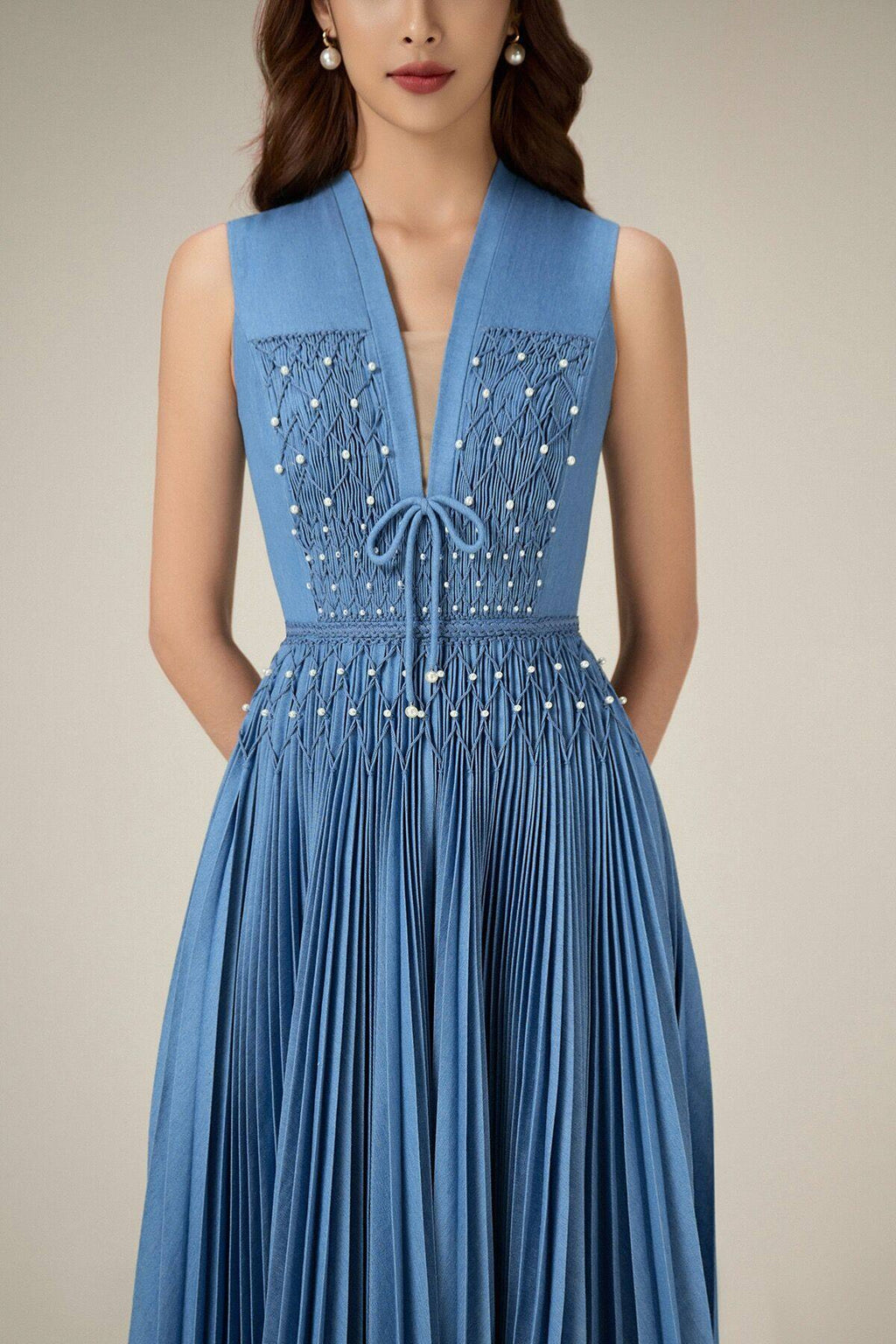 2023 summer Vietnamese niche heavy industry weaves with excellent temperament, V-neck sleeveless denim pleated large swing dress