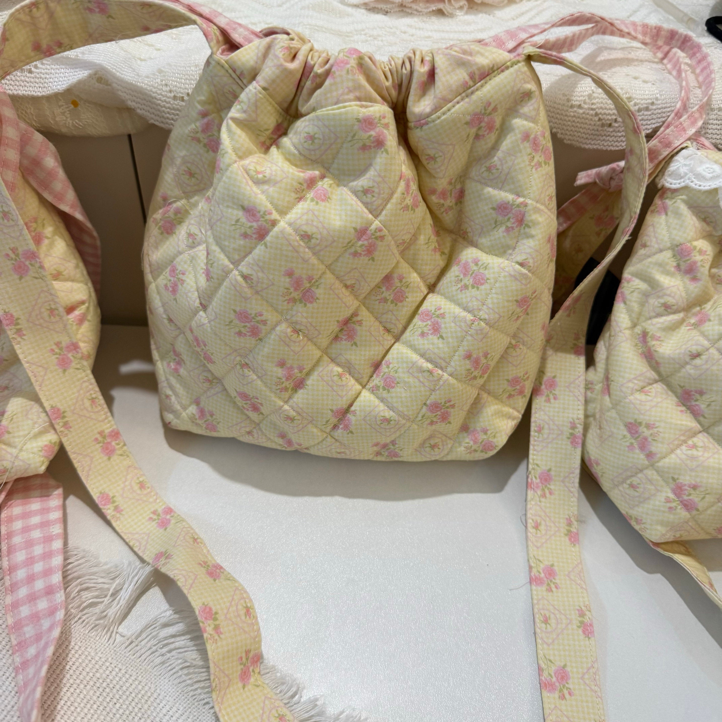 Bibi Bobbin, Korean imported original design, niche design, floral diagonal cross, small bundle bag, cute