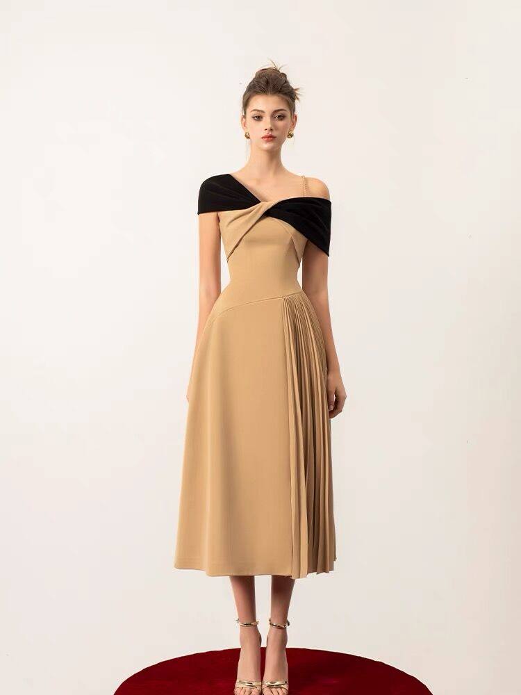 2024 Summer Vietnamese Niche Design Off-the-Shoulder Waist Dress Rich Daughter High-end Exquisite Pleated Long Skirt